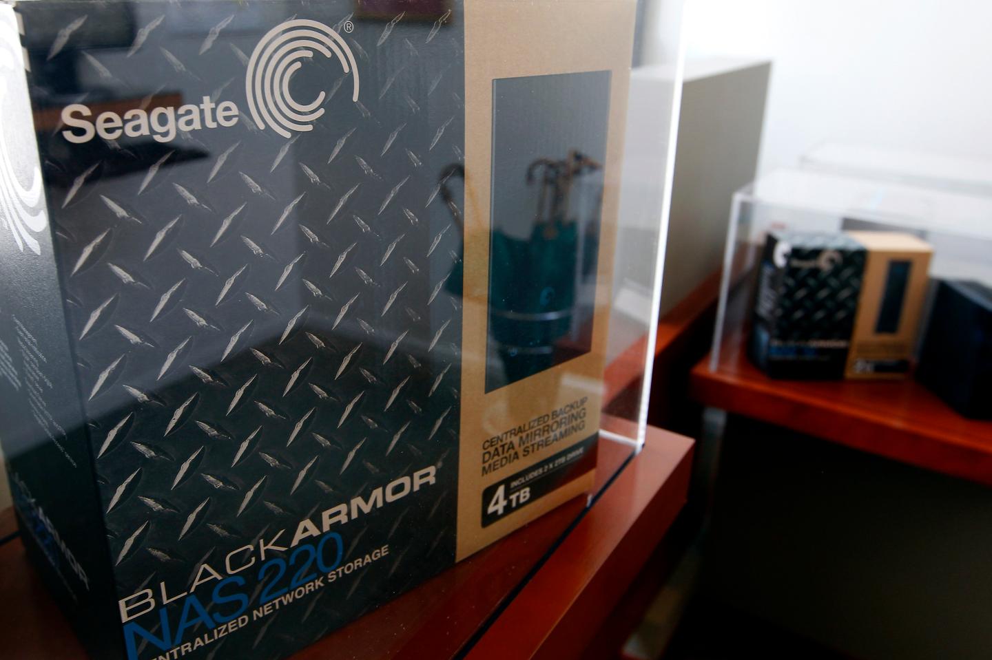 Seagate Technology Plc Black Armor media storage unit