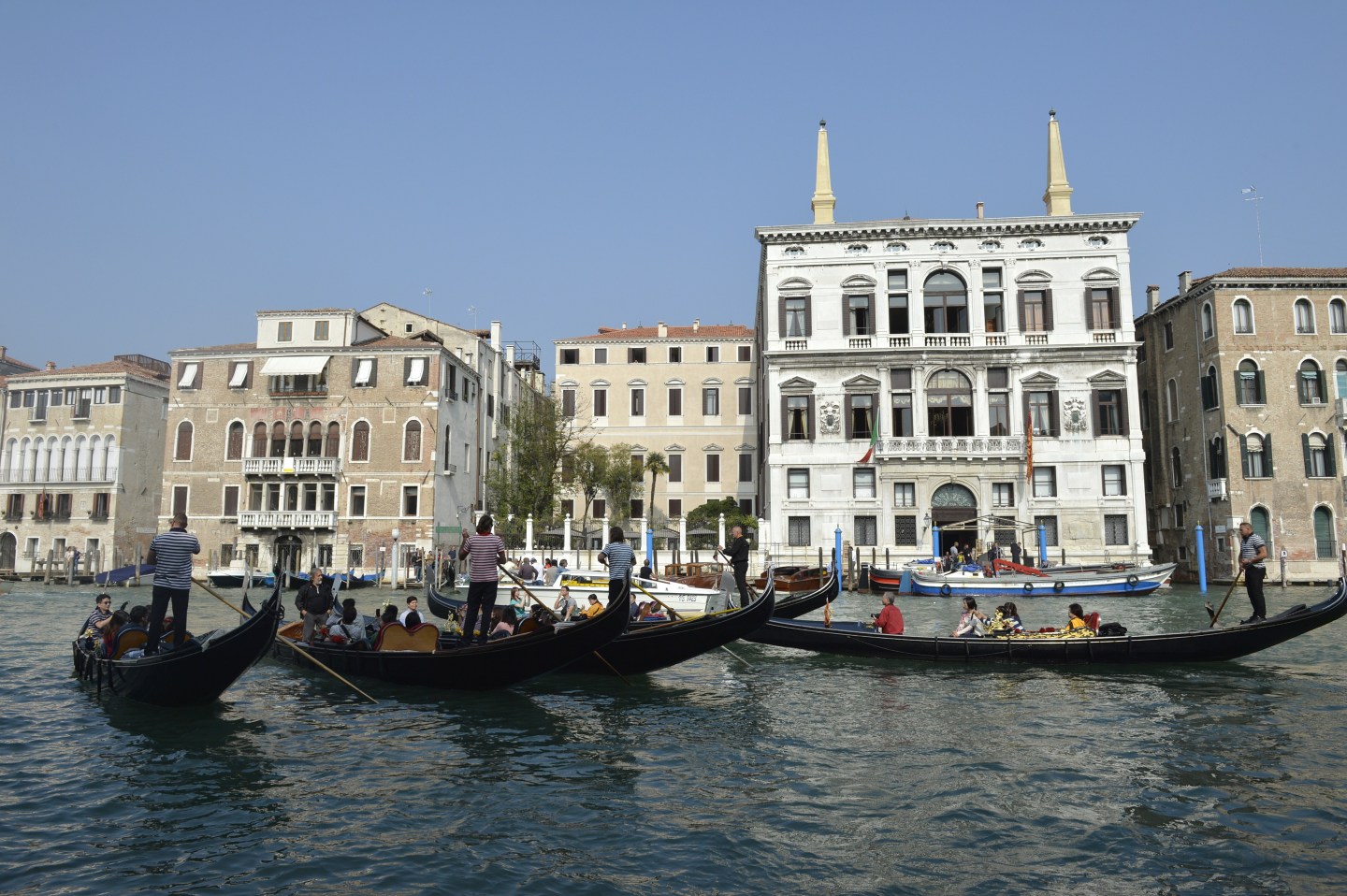 ITALY-US-BRITAIN-PEOPLE-WEDDING-CLOONEY