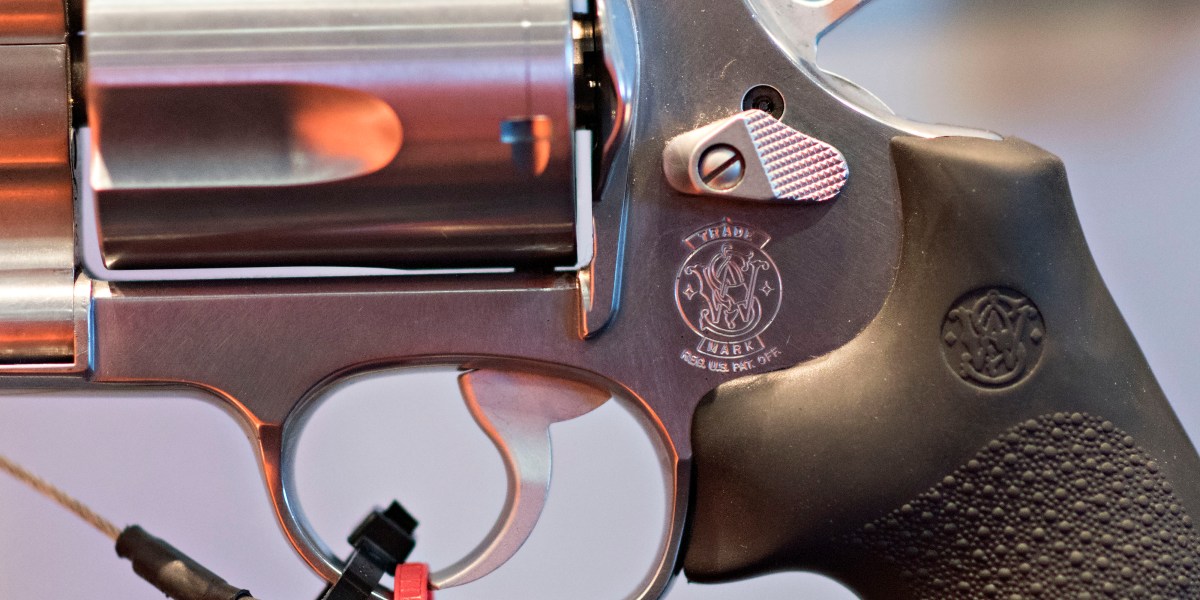 Smith & Wesson Stock Surges in Wake of Dallas Shootings | Fortune