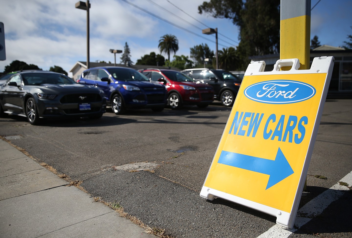 Ford First Quarter Earnings Drop Due To Strong Dollar, Weak Sales