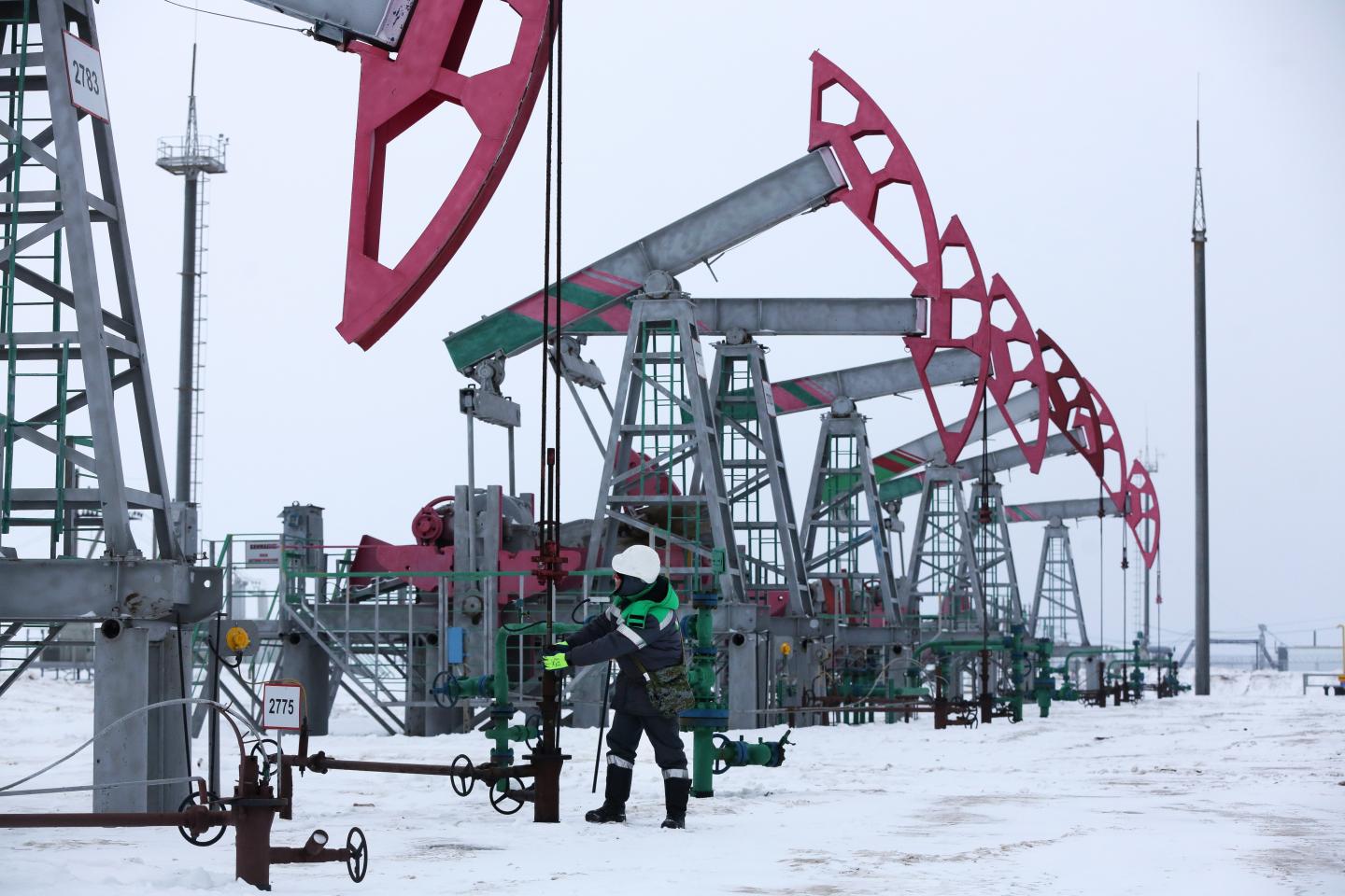 Russian Oilfields, Pumping Jacks And Storage Operated By Bashneft PAO