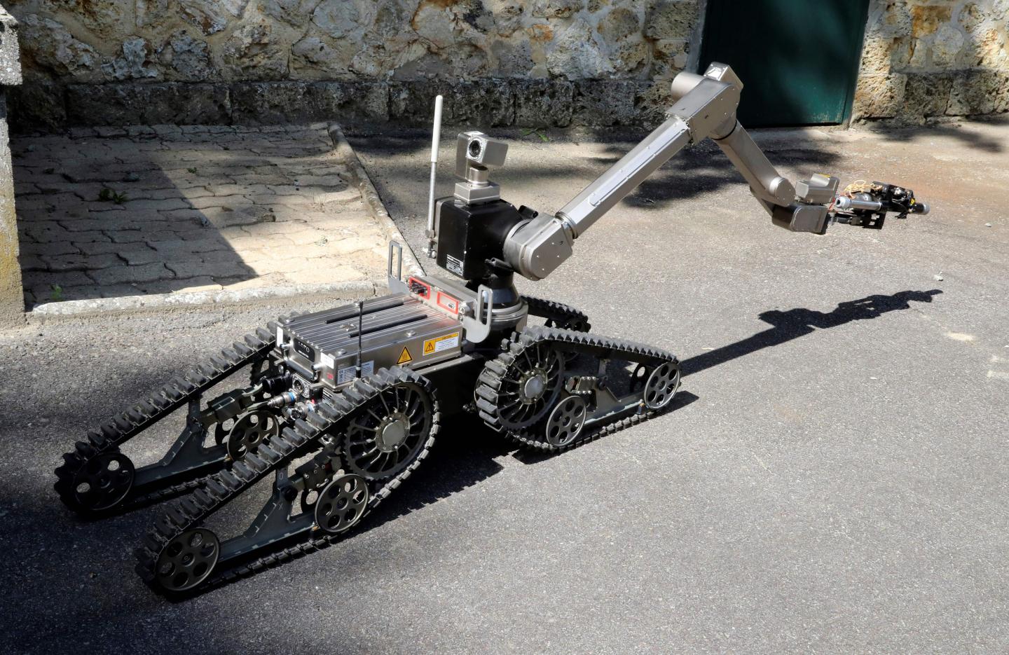 FRANCE-POLITICS-SECURITY-POLICE-DEMINING