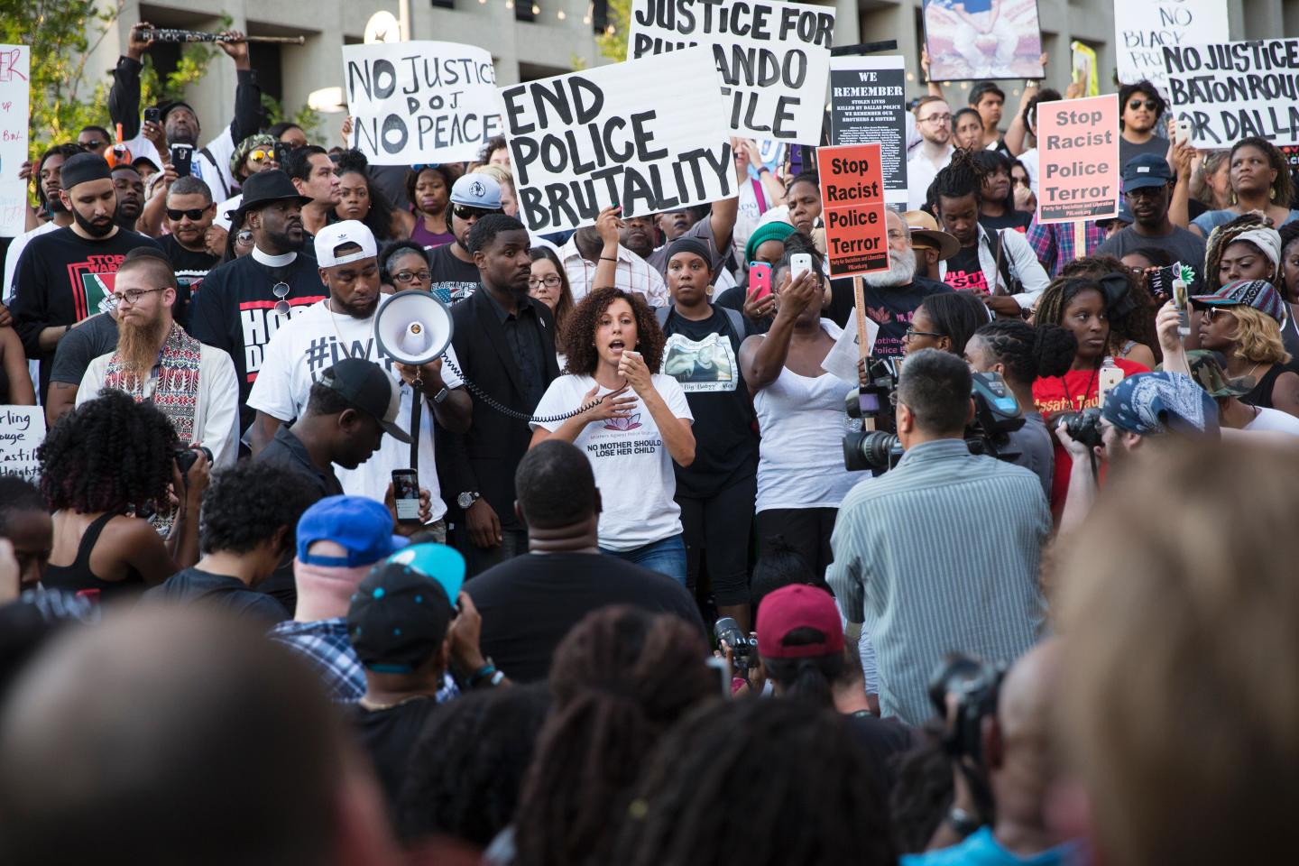 TOPSHOT-US-CRIME-POLICE-SHOOTING