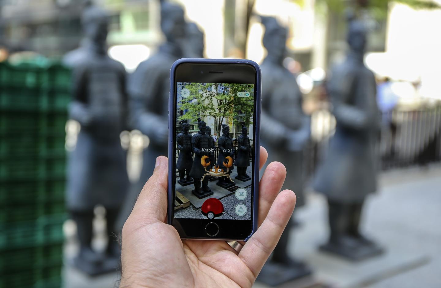 Chicago Field Museum's Terra Cotta warriors hunt game