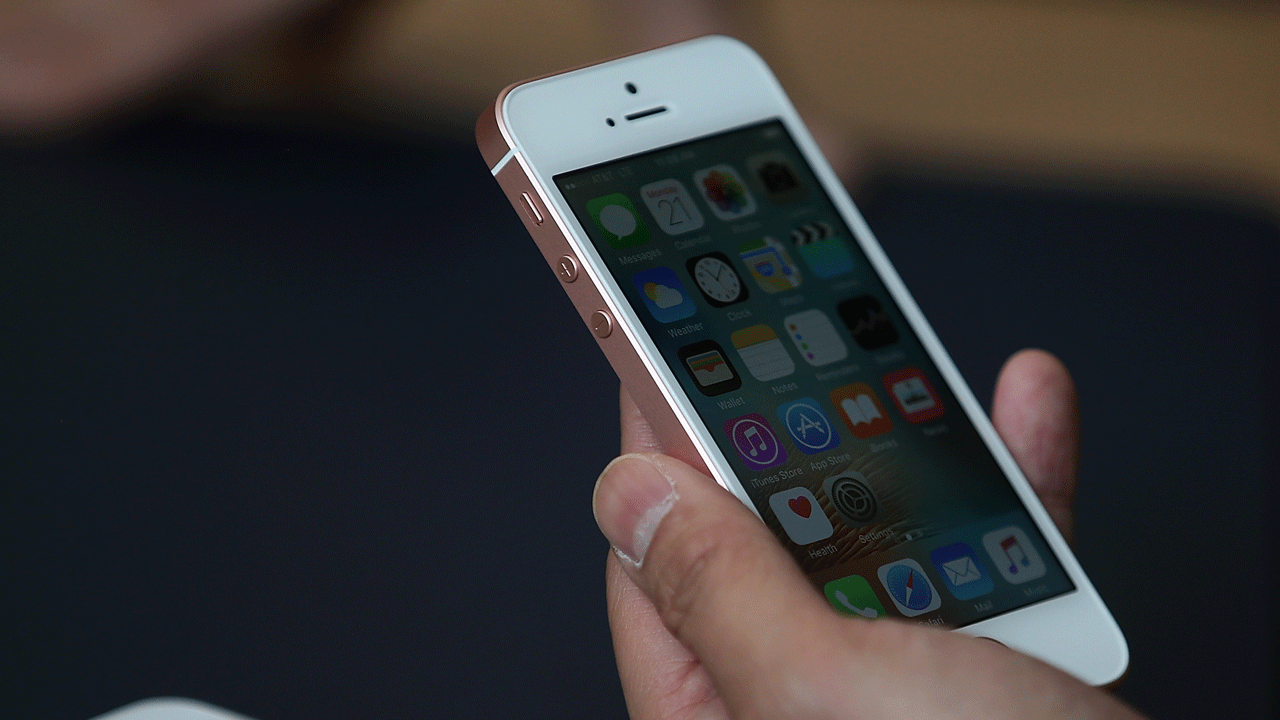 Apple’s iPhone Could Be Banned in Iran