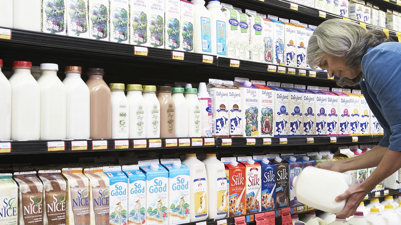 Why Americans Have Stopped Drinking Skim Milk