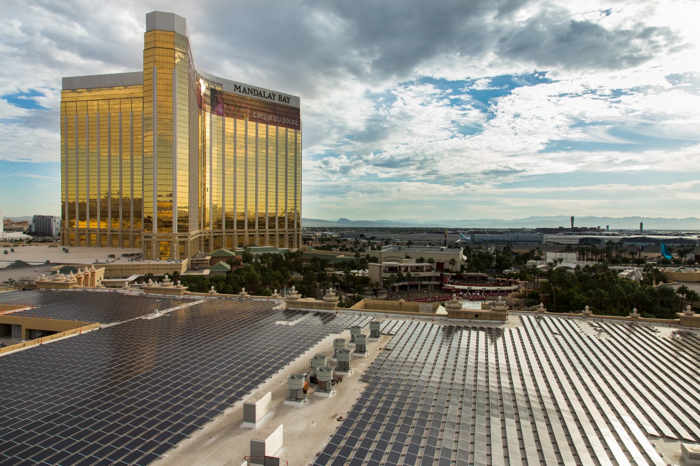 This Is Now the Largest Solar Roof In the U.S.