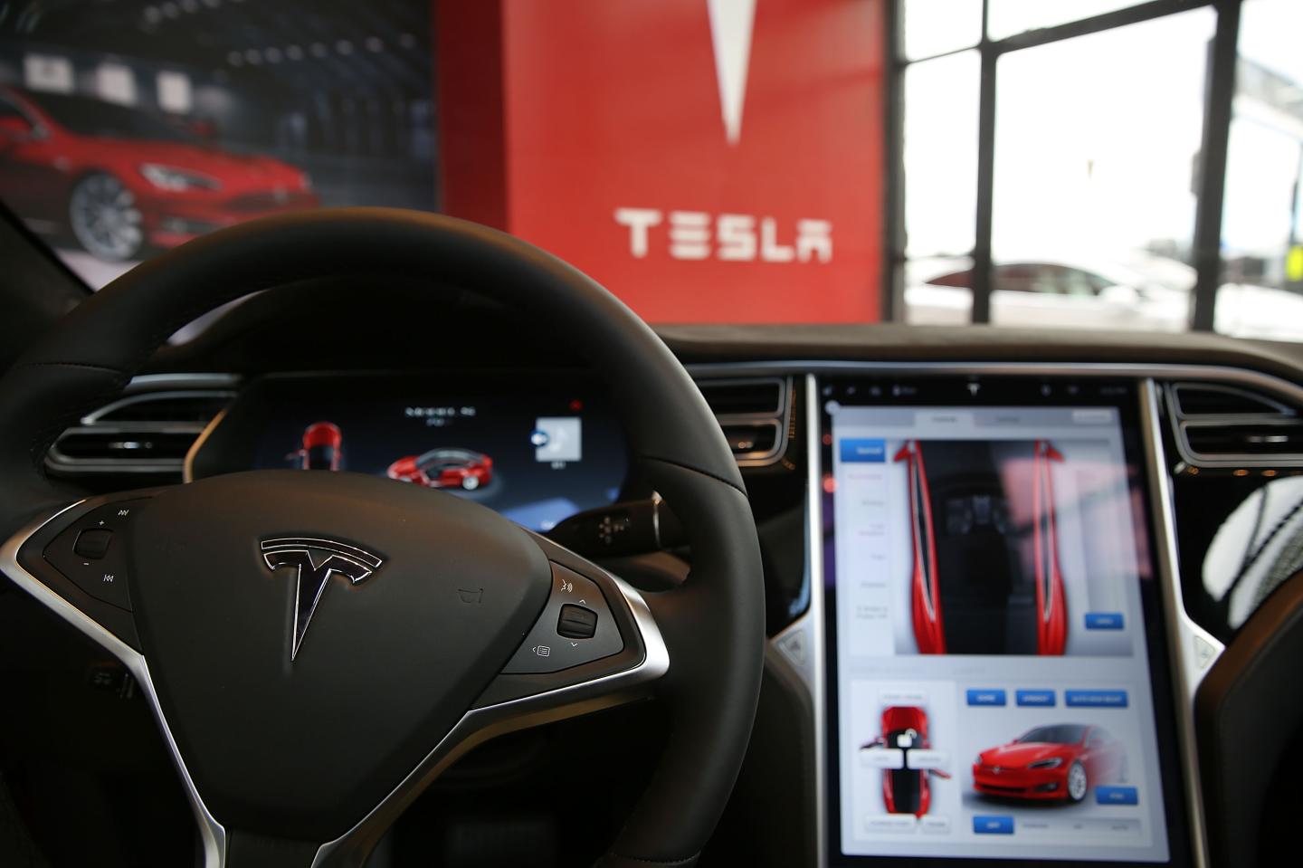 Tesla to Open First San Francisco Store Next Week
