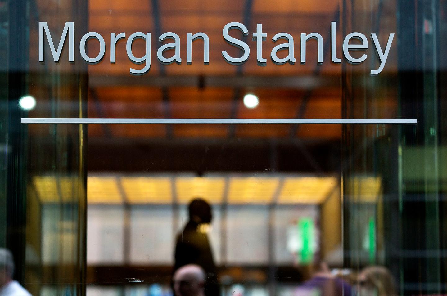 Morgan Stanley Misses Estimates as Trading Revenue Plunges