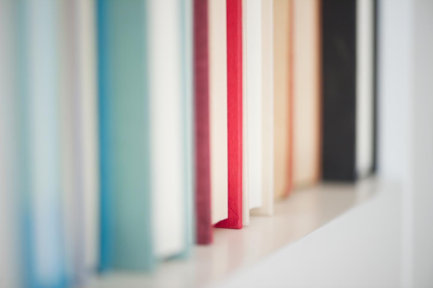 USA, New Jersey, Jersey City, Books on shelf