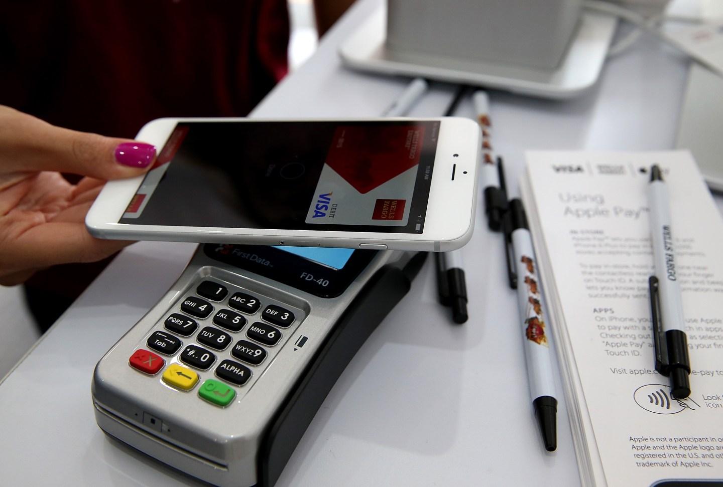 220,000 Stores Start Accepting Apple Pay