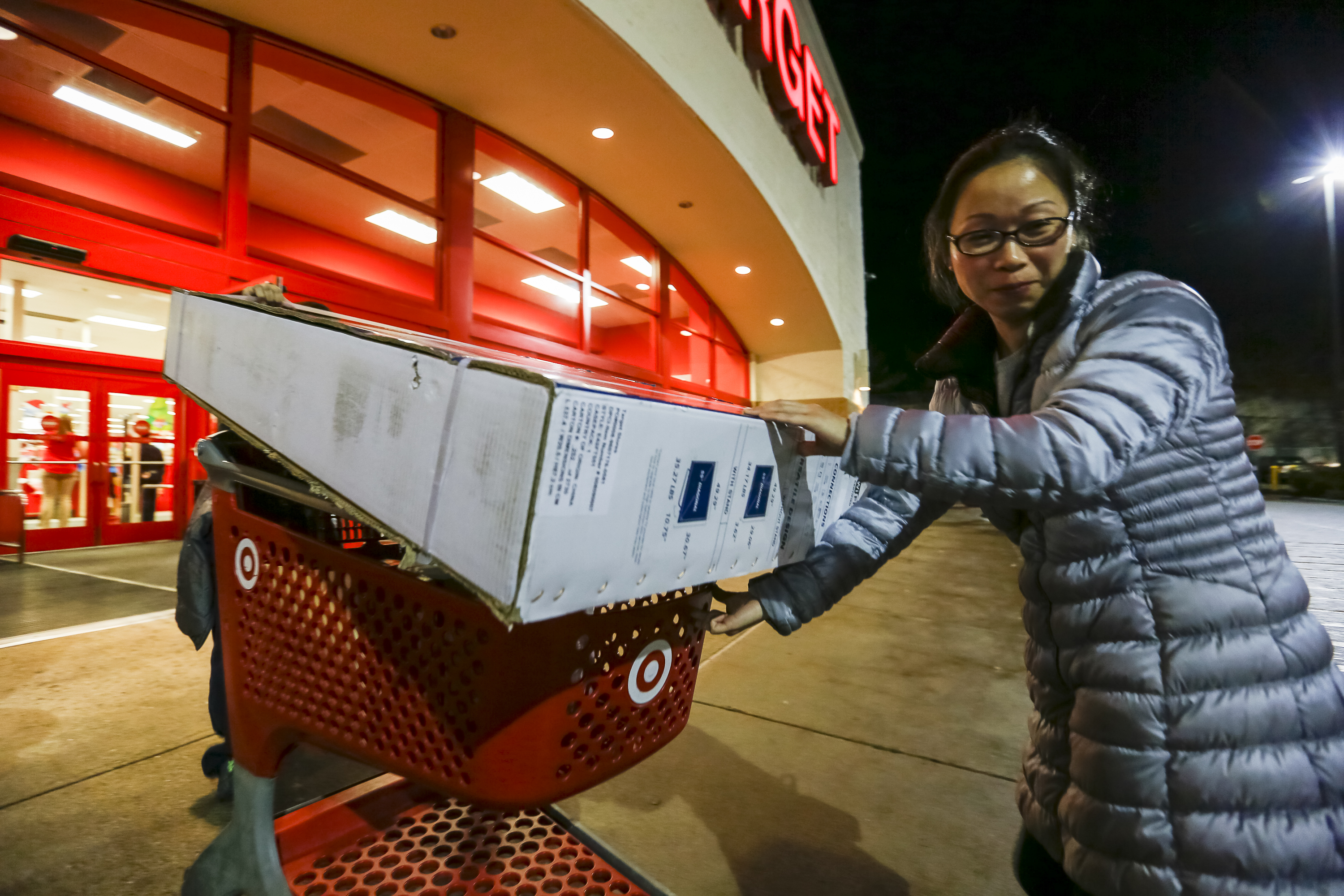 Midnight crowds get a jump on Black Friday