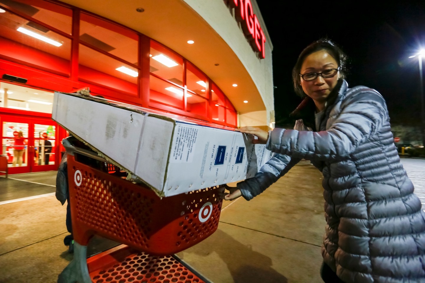 Midnight crowds get a jump on Black Friday