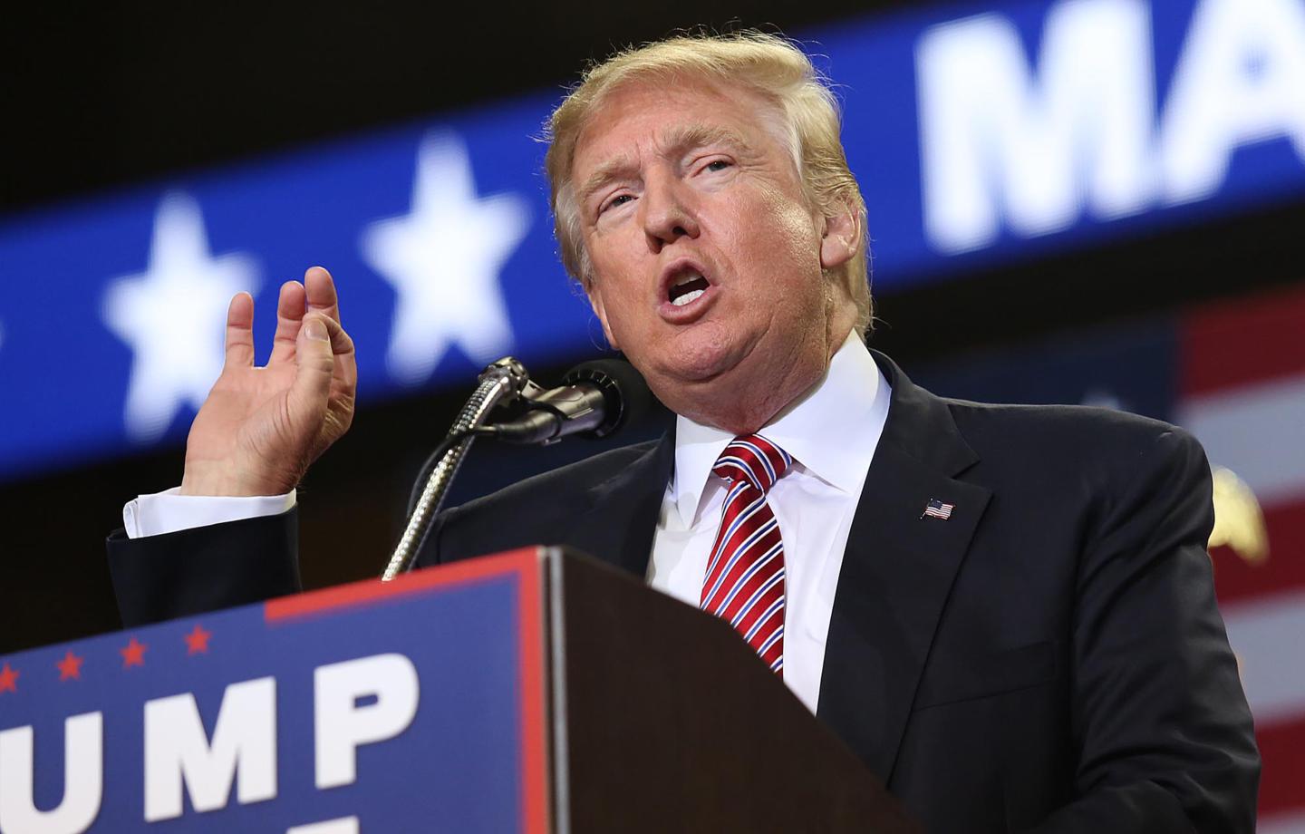 Subdued Trump tells home builders heâs one of them