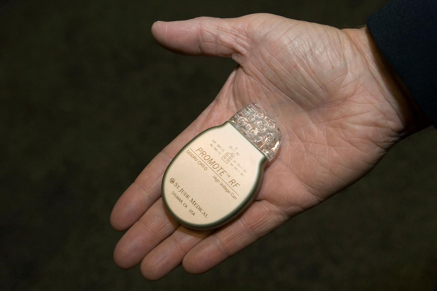 A St. Jude Medical Promote RF cardiac resynchronization ther