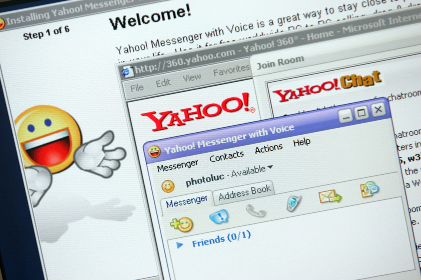 Different Yahoo! services including Yahoo! Messenger are pic