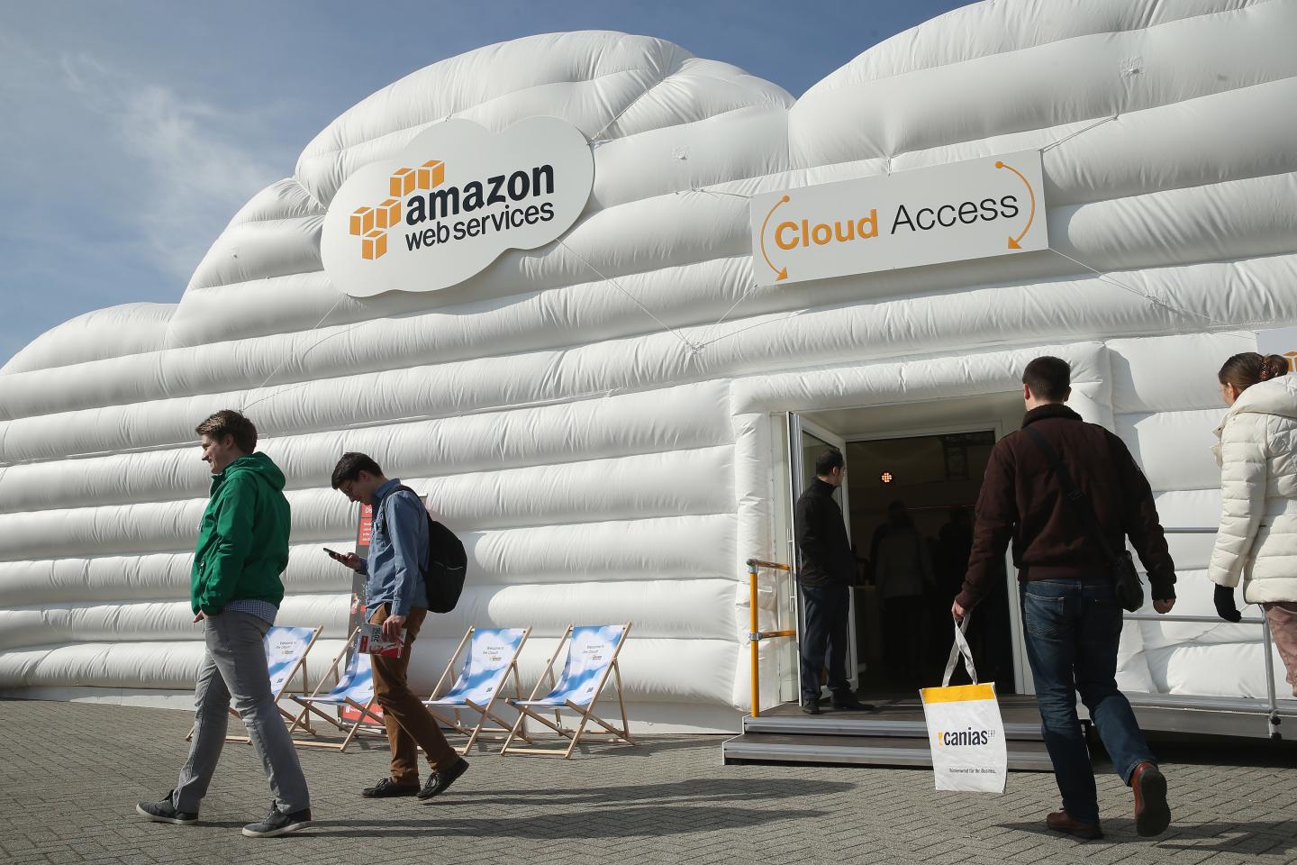 microsoft cloud and walmart to compete against amazon web service