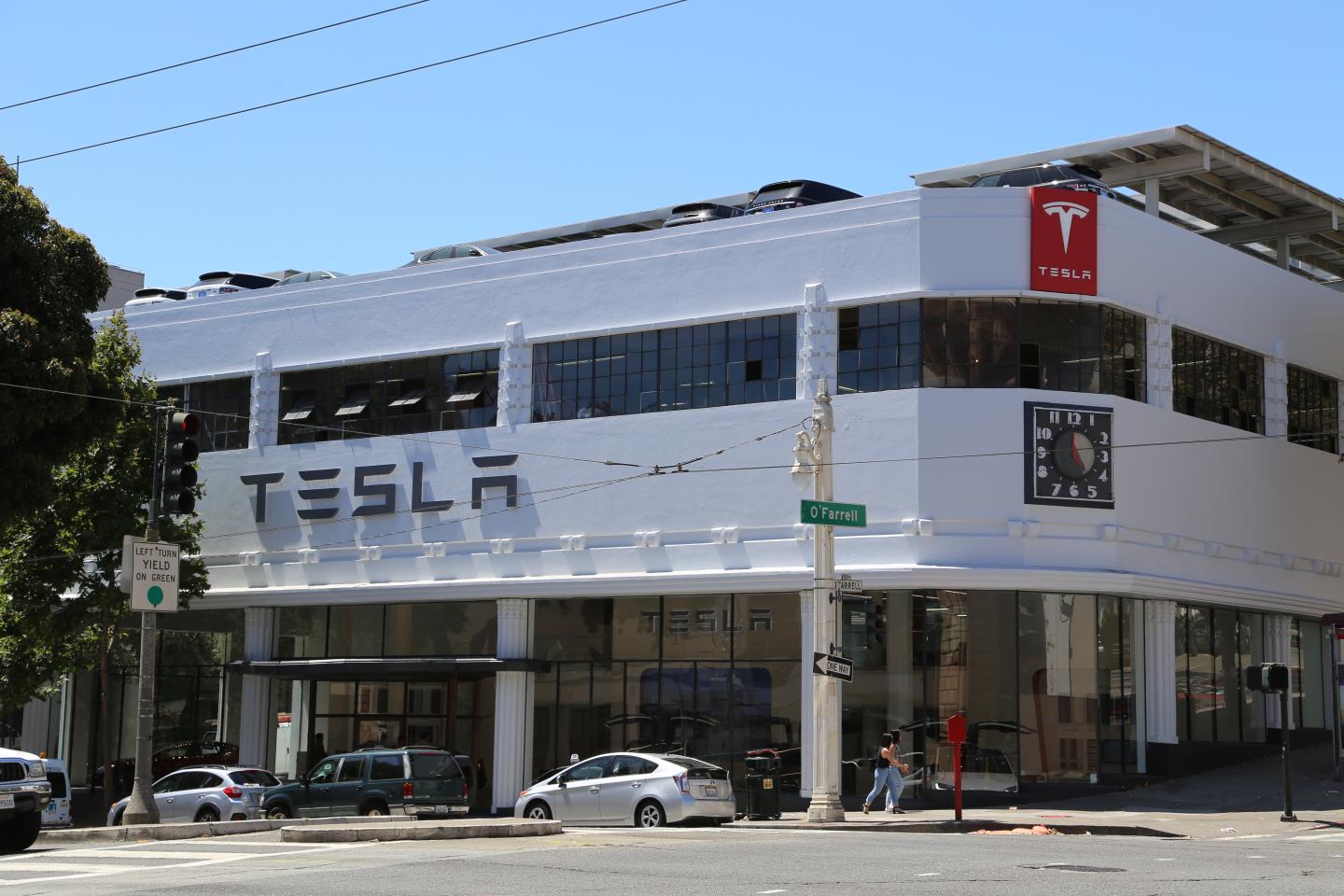 Check Out Tesla’s New San Francisco Store