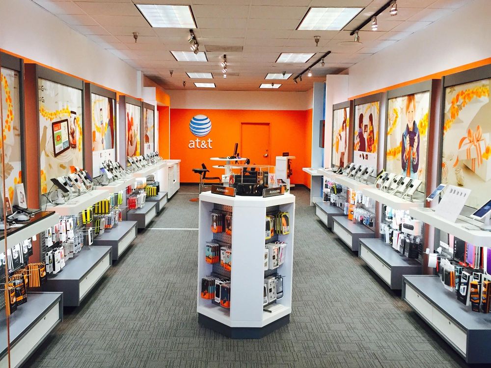 a Spring Mobile store owned by GameStop.