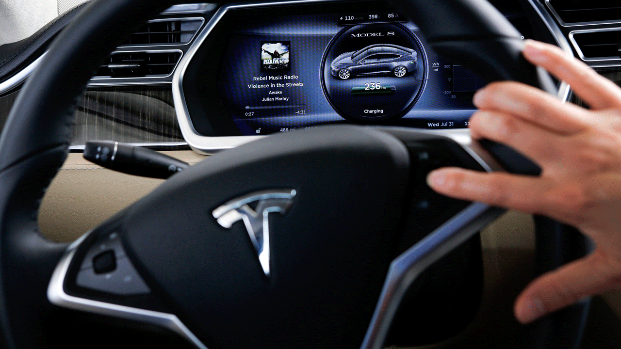 Tesla Rolls Out Autopilot Update to Next-Gen Vehicles