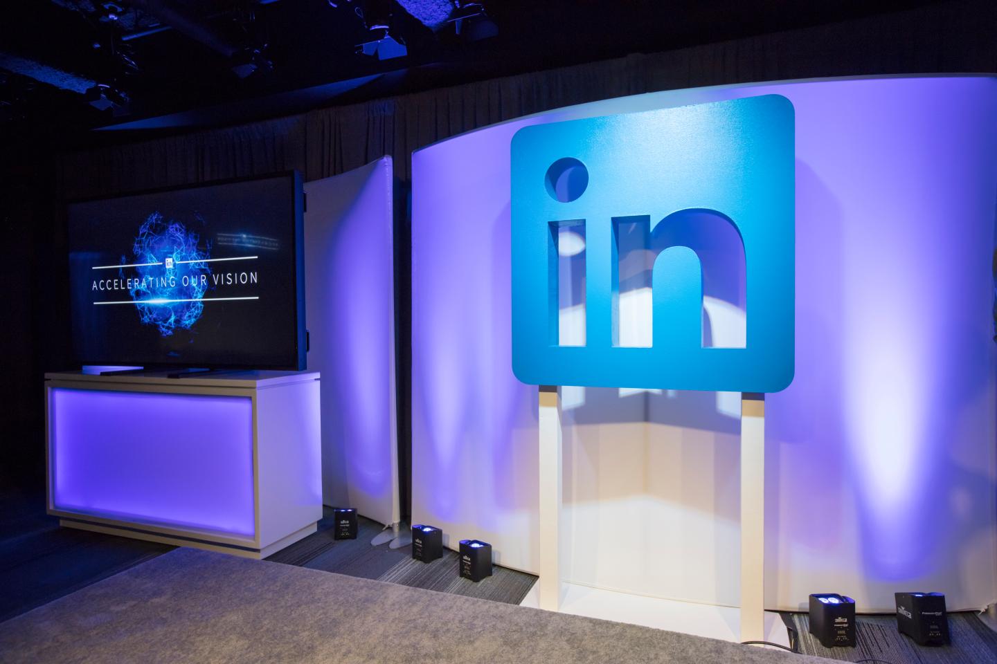 LinkedIn Hopes a New Design and Chat Bots Will Dazzle Users