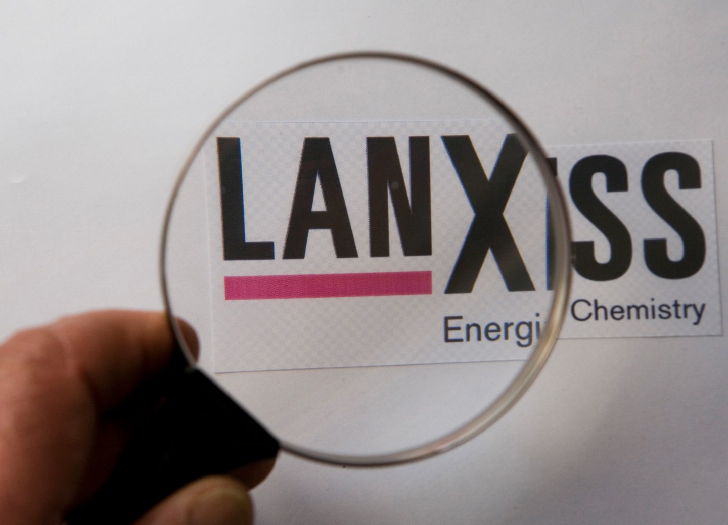 Magnifying glass with logo Lanxess AG.