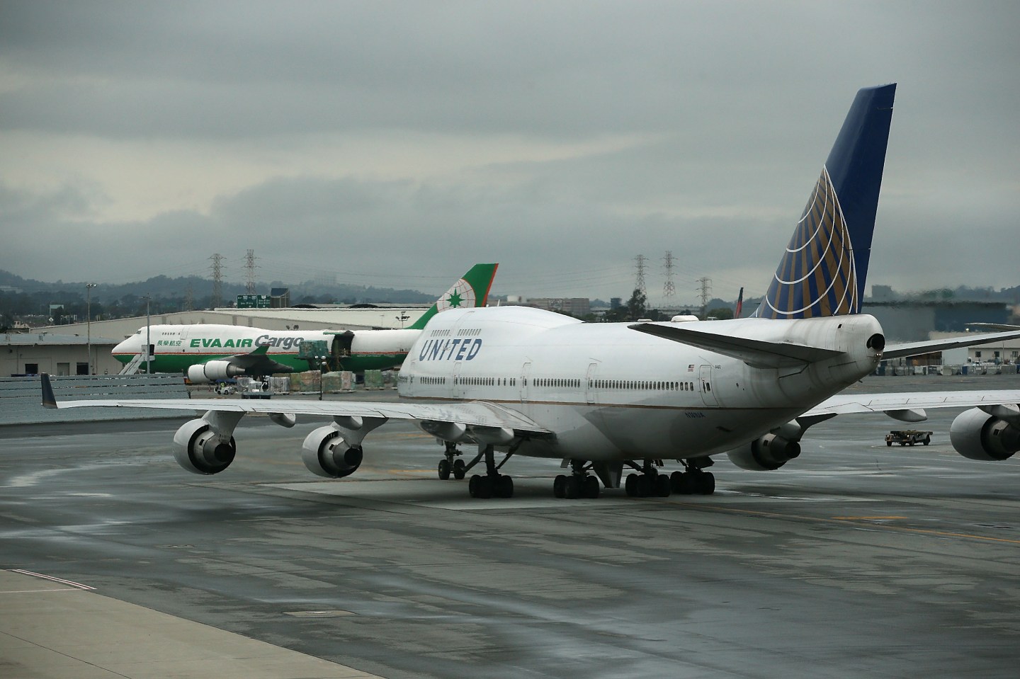 EPA To Regulate Greenhouse Gas Emissions From Airplanes