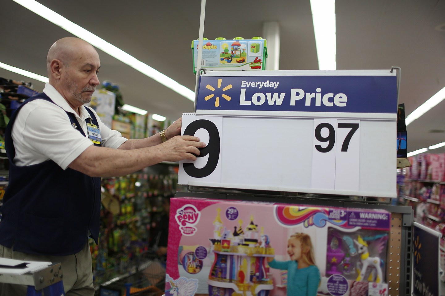 Wal-Mart's second quarter sales surpass its competitors, including Target.