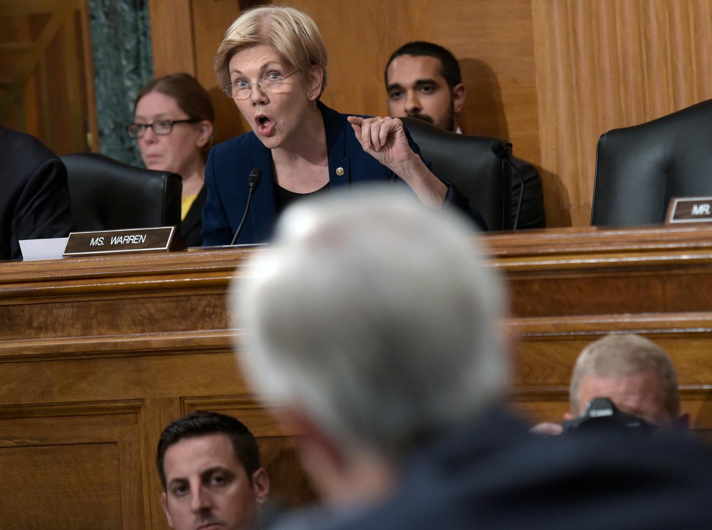 John Stumpf, Elizabeth Warren