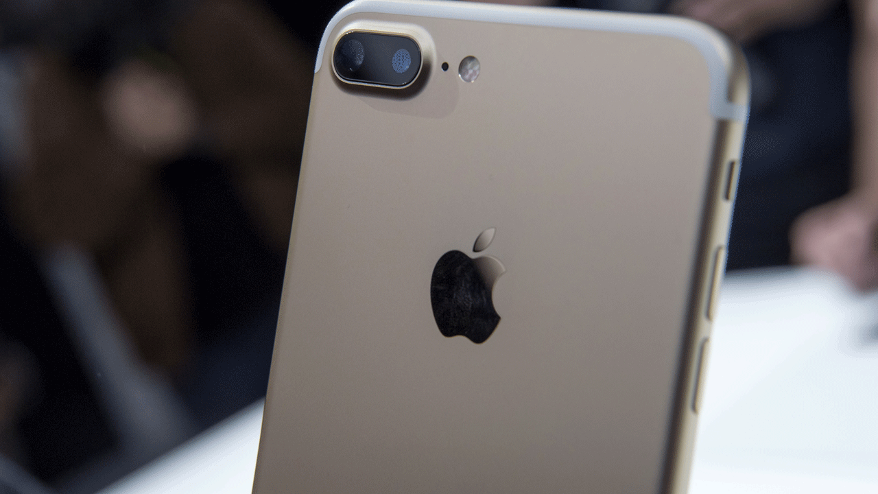 Apple’s Next iPhone Slowly Came Into Focus This Week