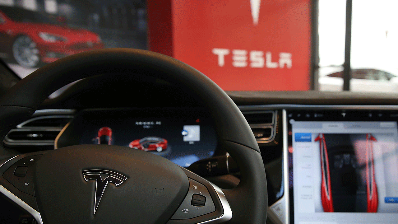 Elon Musk Says Tesla’s Next Autopilot Will Be Available for Download Tonight