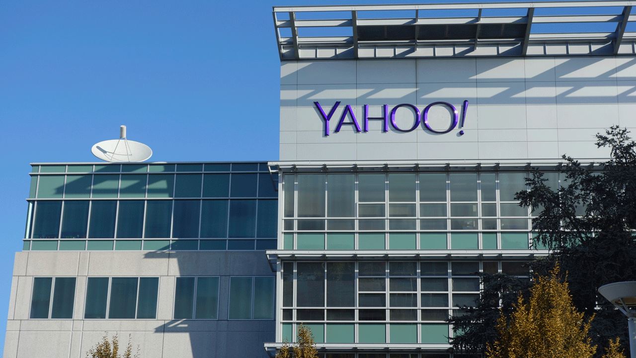 A Senator Wants the SEC to Investigate Yahoo’s Hacking Disclosure to Investors