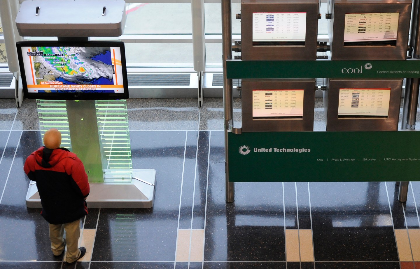 Hurricane Sandy cancelled many flights at Reagan National Airport - Arlington, VA