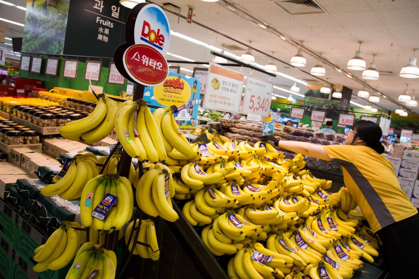 Disney and Dole hope produce featuring Disney, Pixar, Star Wars and Marvel characters will encourage kids to eat more fruits and vegetables.