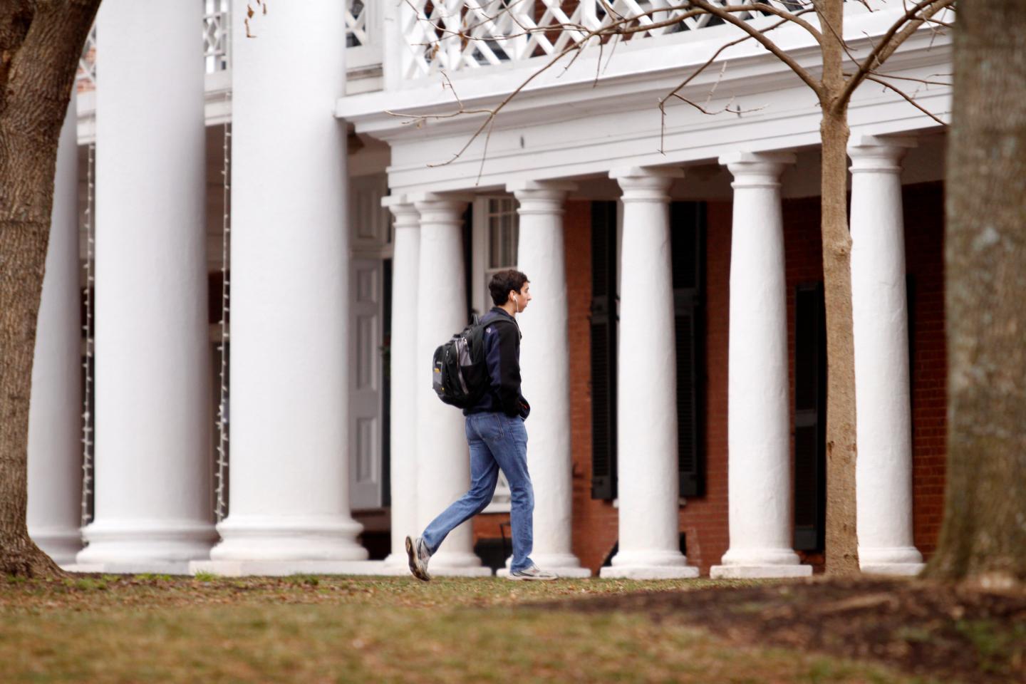 Rolling Stone magazine issued an apology for discrepencies that were published in an article regarding the alleged gang rape of a University of Virginia student by members of the Phi Kappa Psi fraternity.