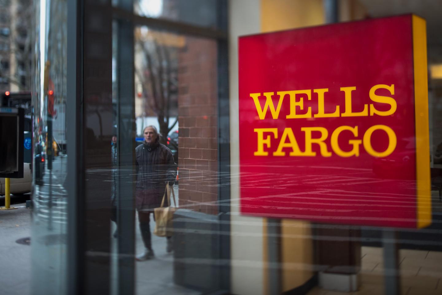 Banking Institutions As U.S. Stocks Fall Amid Global Selloff On China, Greece Concerns