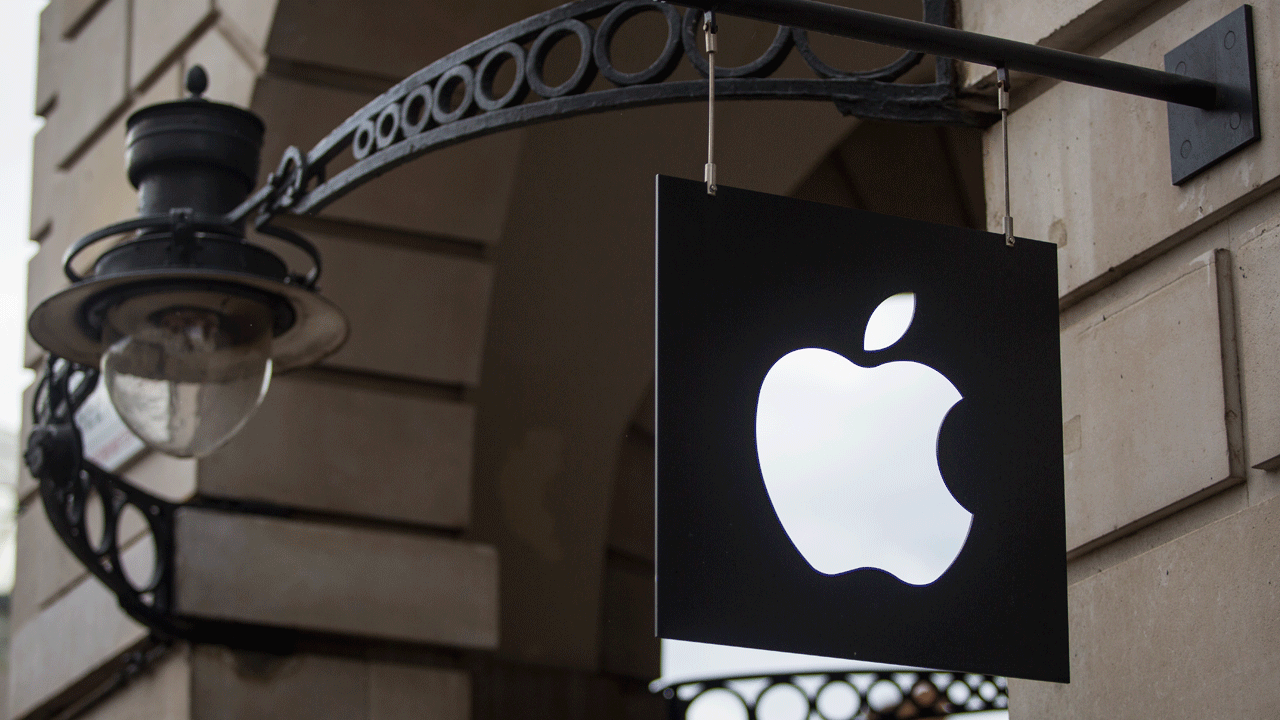 Apple’s Holiday Quarter Surprises Wall Street