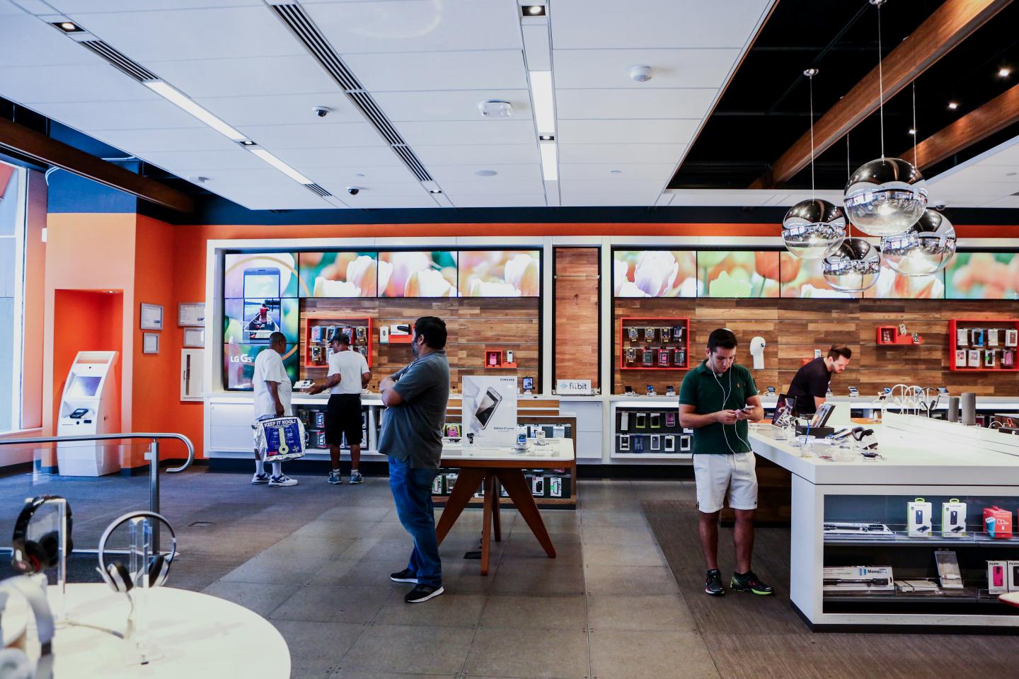 Inside An AT&amp;T Inc. Store As Company Meets Estimates On Mobile Subscriber Gains