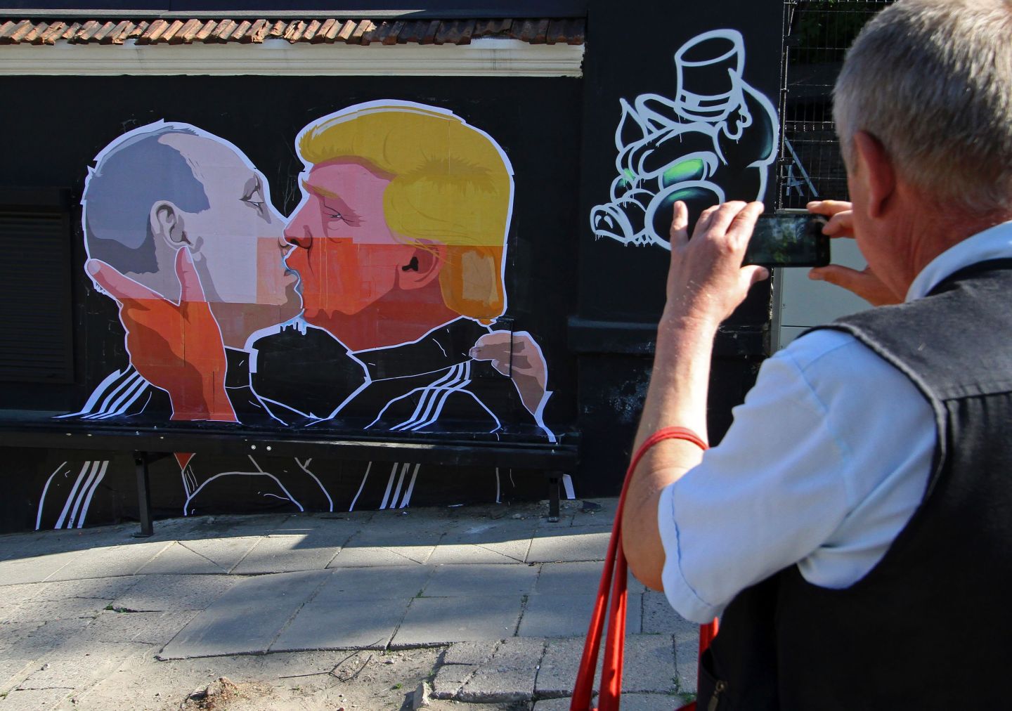LITHUANIA-US-MURAL-TRUMP-PUTIN