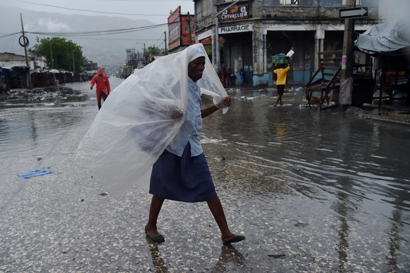 TOPSHOT-HAITI-WEATHER-HURRICANE-MATTHEW-LANDFALL