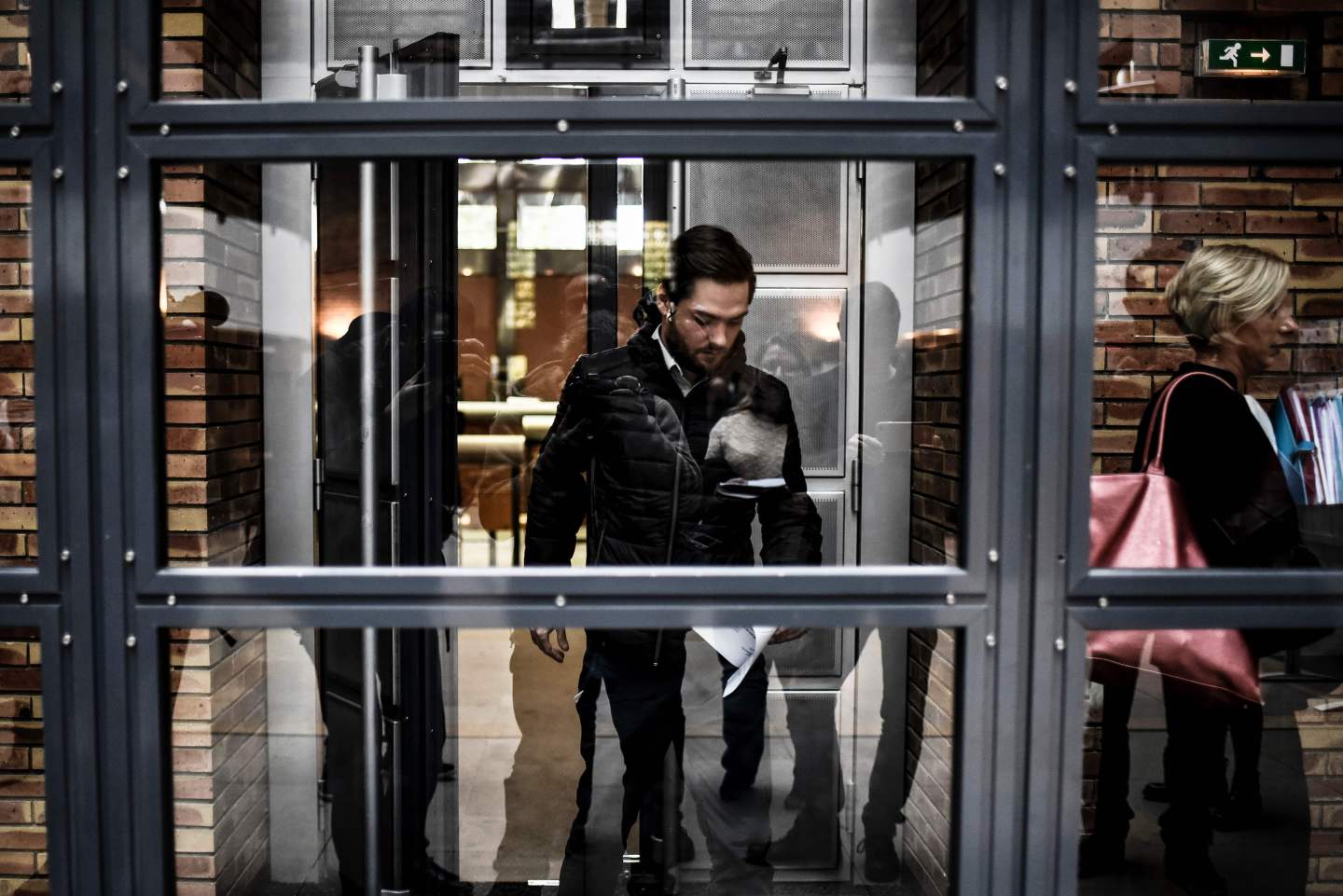 FRANCE-JUSTICE-TRIAL-APPLE