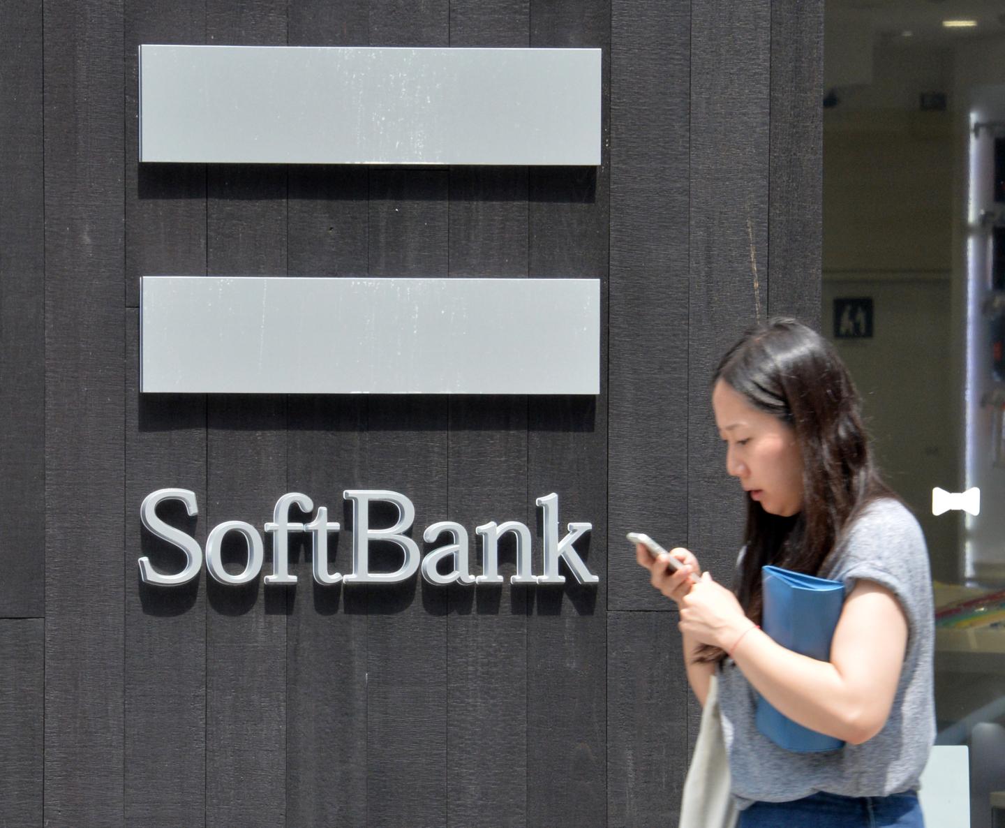 JAPAN-US-TELECOM-SOFTBANK-SPRINT-CLEARWIRE