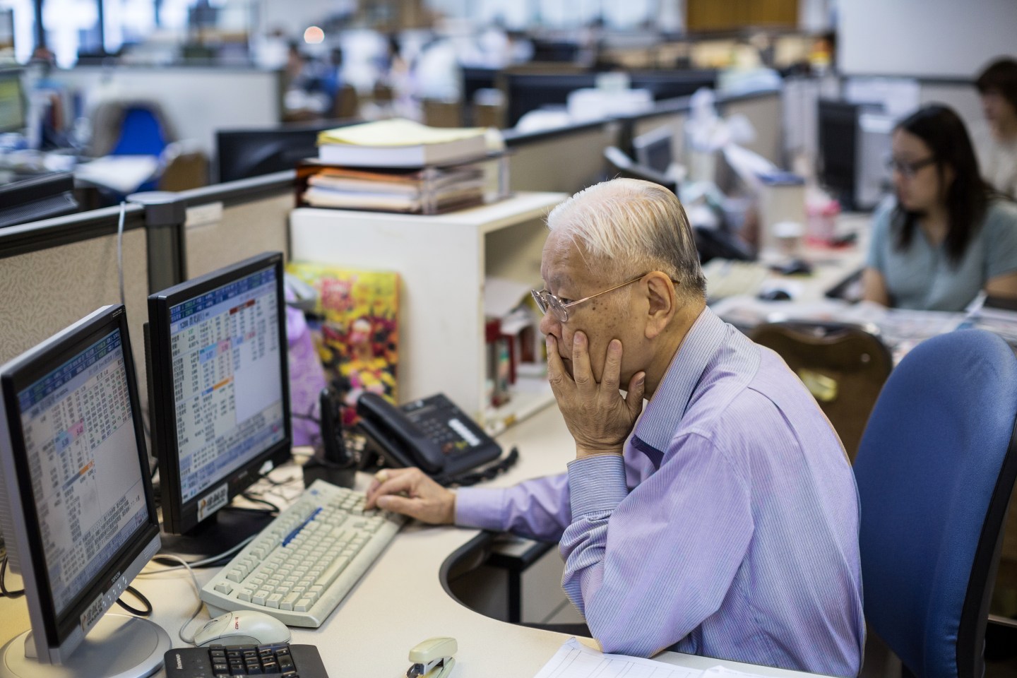 Inside A Securities Brokerage And General Stock Market Illustrations As China Stocks Plunge