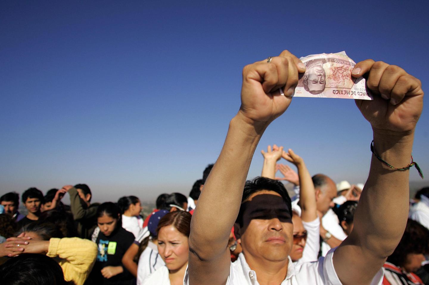 A man "takes energy" with a Mexican Peso