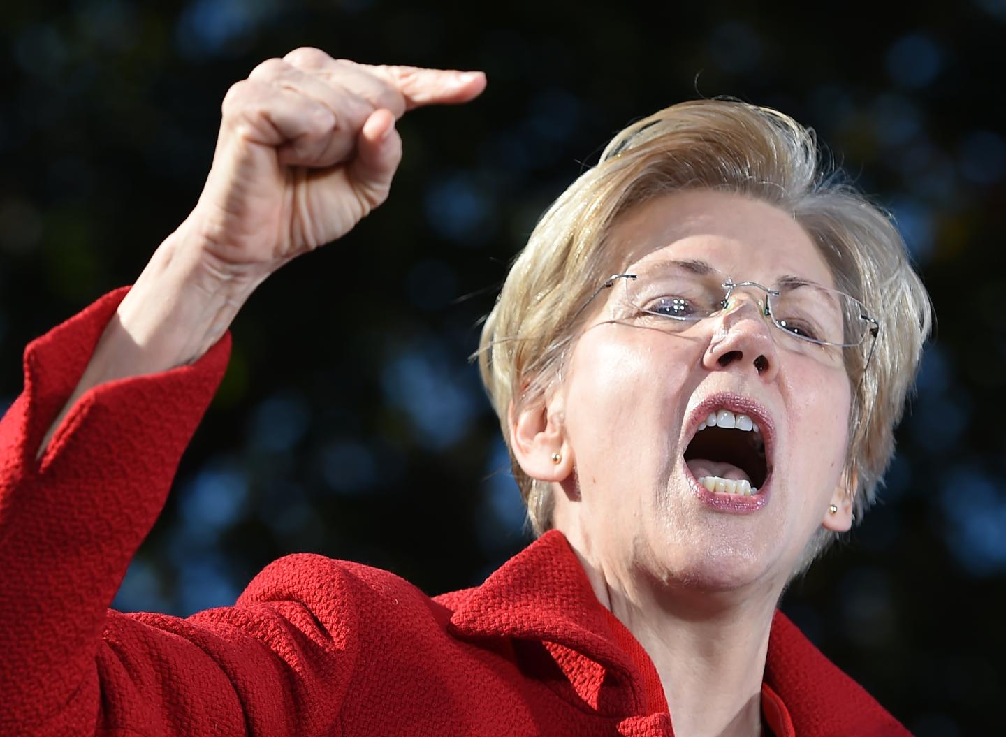 Elizabeth Warren Is Slamming This Drug Approval Bill as ‘Extortion’
