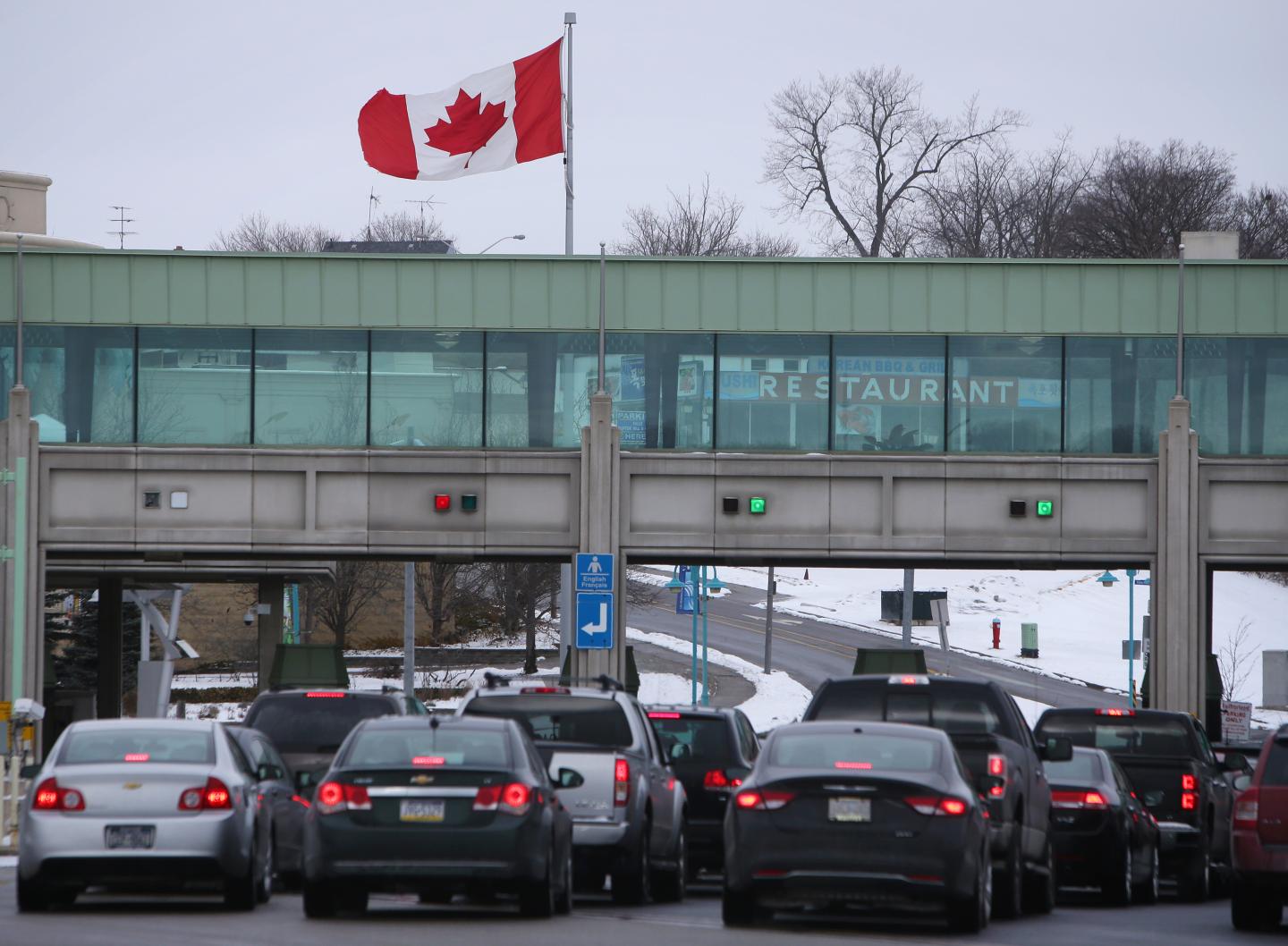 Niagara Falls Bustling Again as Low Loonie Lures Americans North
