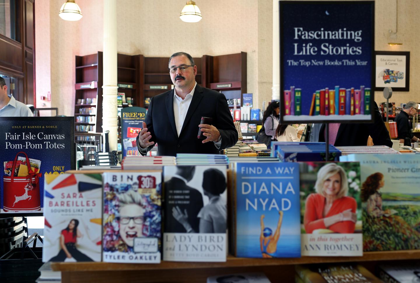 Inside A Barnes &amp; Noble Inc. Location As New CEO Sees Non-Book Items As Key To Holidays