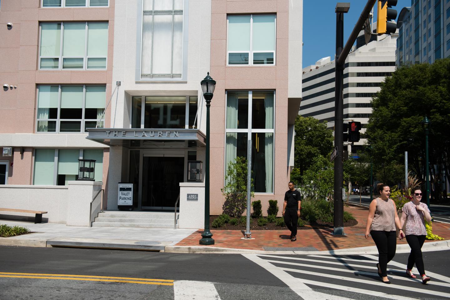 The high end Lauren condos in Bethesda, MD range from $950,000 to $10.5 million.