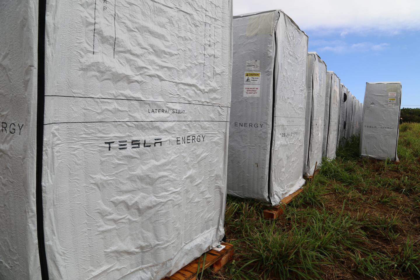 An Exclusive Look at Tesla & SolarCity’s Battery Solar Farm in Paradise