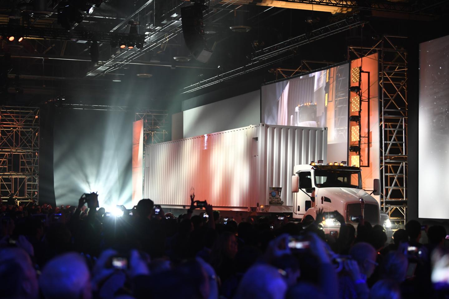 Amazon’s New Feature Aims to Lure Big Companies to Its Cloud
